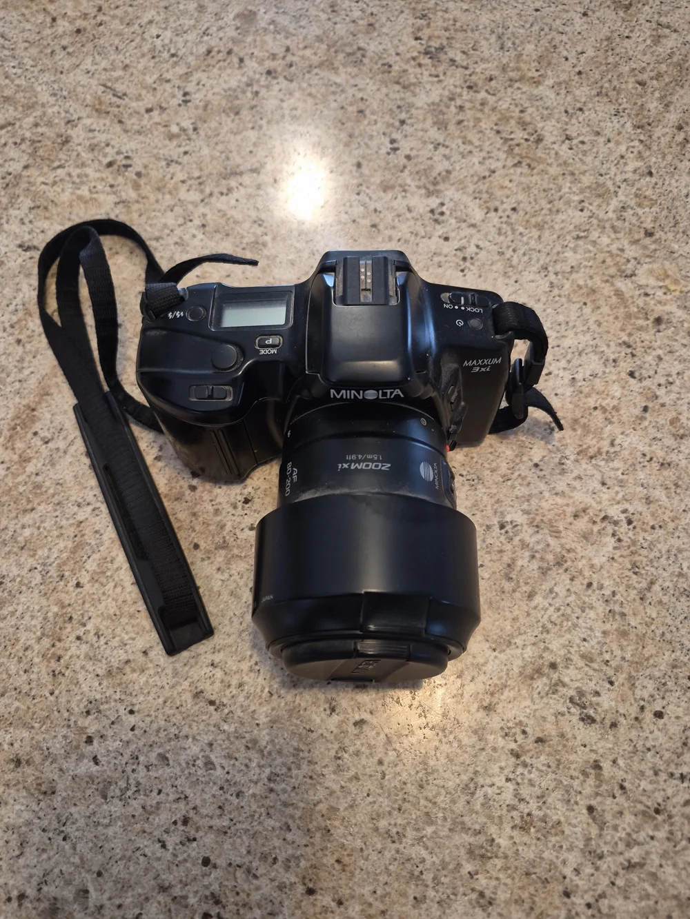 Minolta Maxxum 3Xi Digital Camera Kit in Black with Zoom Lens